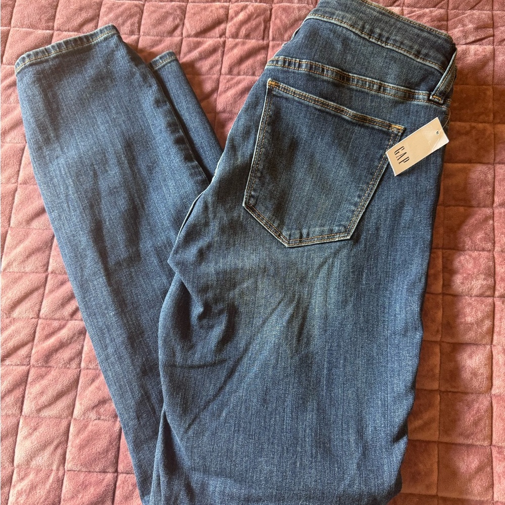 Brand new GAP curvy true skinny jeans size 10